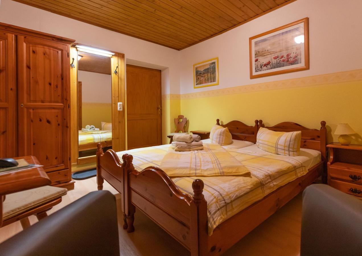 Pension Und Gaststaette Zur Knappenschaenke Thermalbad Wiesenbad Εξωτερικό φωτογραφία