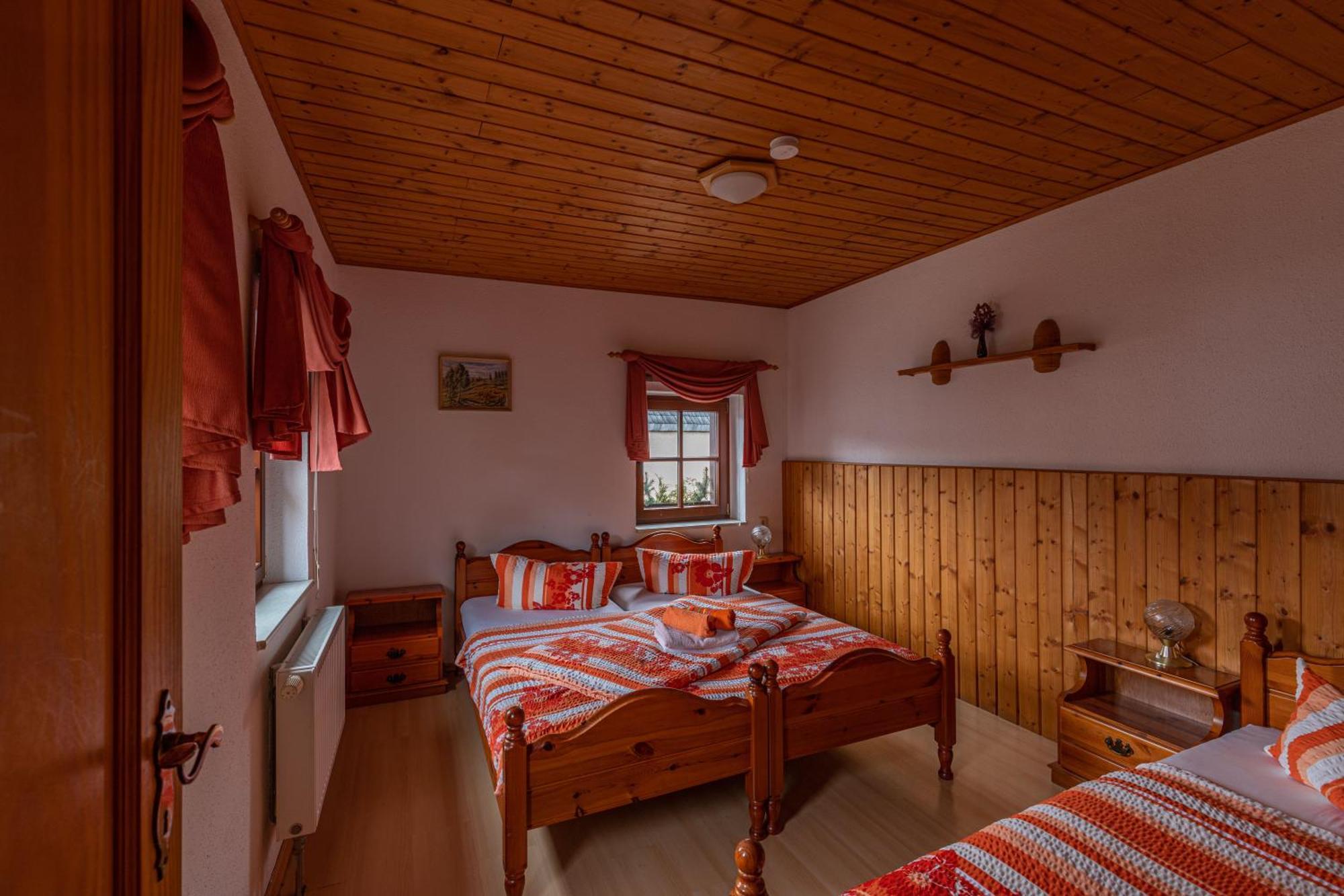 Pension Und Gaststaette Zur Knappenschaenke Thermalbad Wiesenbad Εξωτερικό φωτογραφία